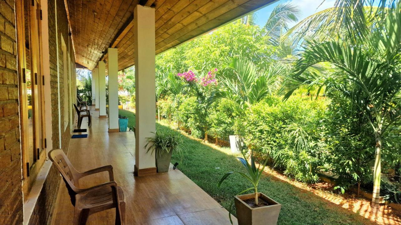 Hotel Italian Guest Trincomalee Exterior foto